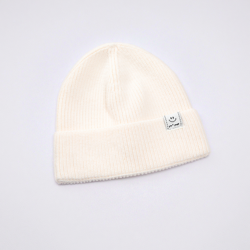 Fashionable Winter Warm Knitted Cap with Smiling Face Logo Patch  Custom Hat for Travel New