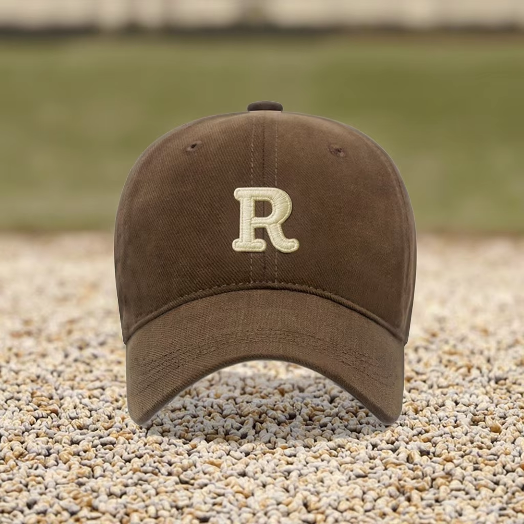 Wholesale 6-Panel Cotton Sports Baseball Cap Customizable Snapback Fitted Base Ball Cap with Embroidered Logo in Sporty Style