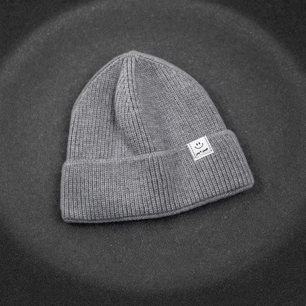 Fashionable Winter Warm Knitted Cap with Smiling Face Logo Patch  Custom Hat for Travel New