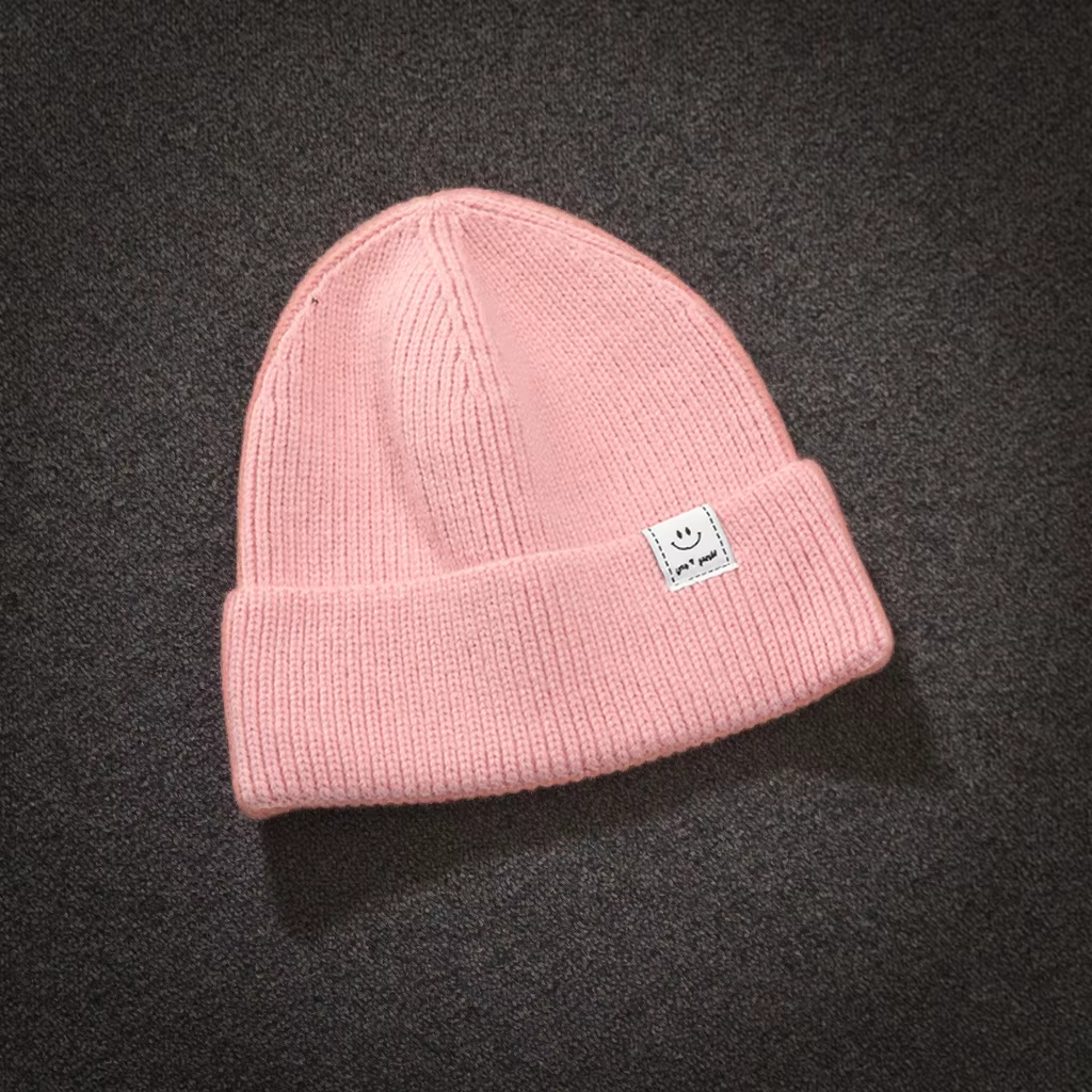 Fashionable Winter Warm Knitted Cap with Smiling Face Logo Patch  Custom Hat for Travel New