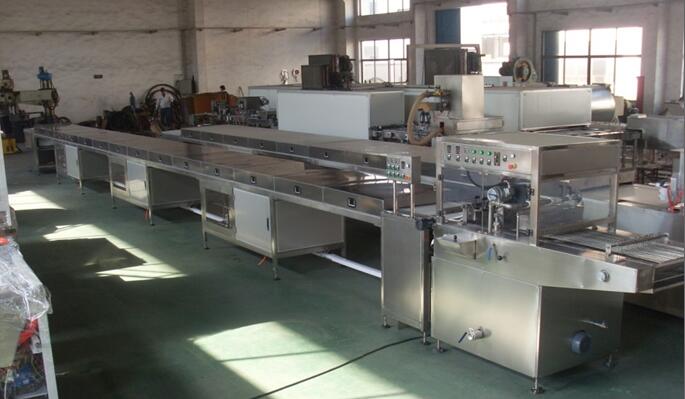 Chocolate enrobing machine