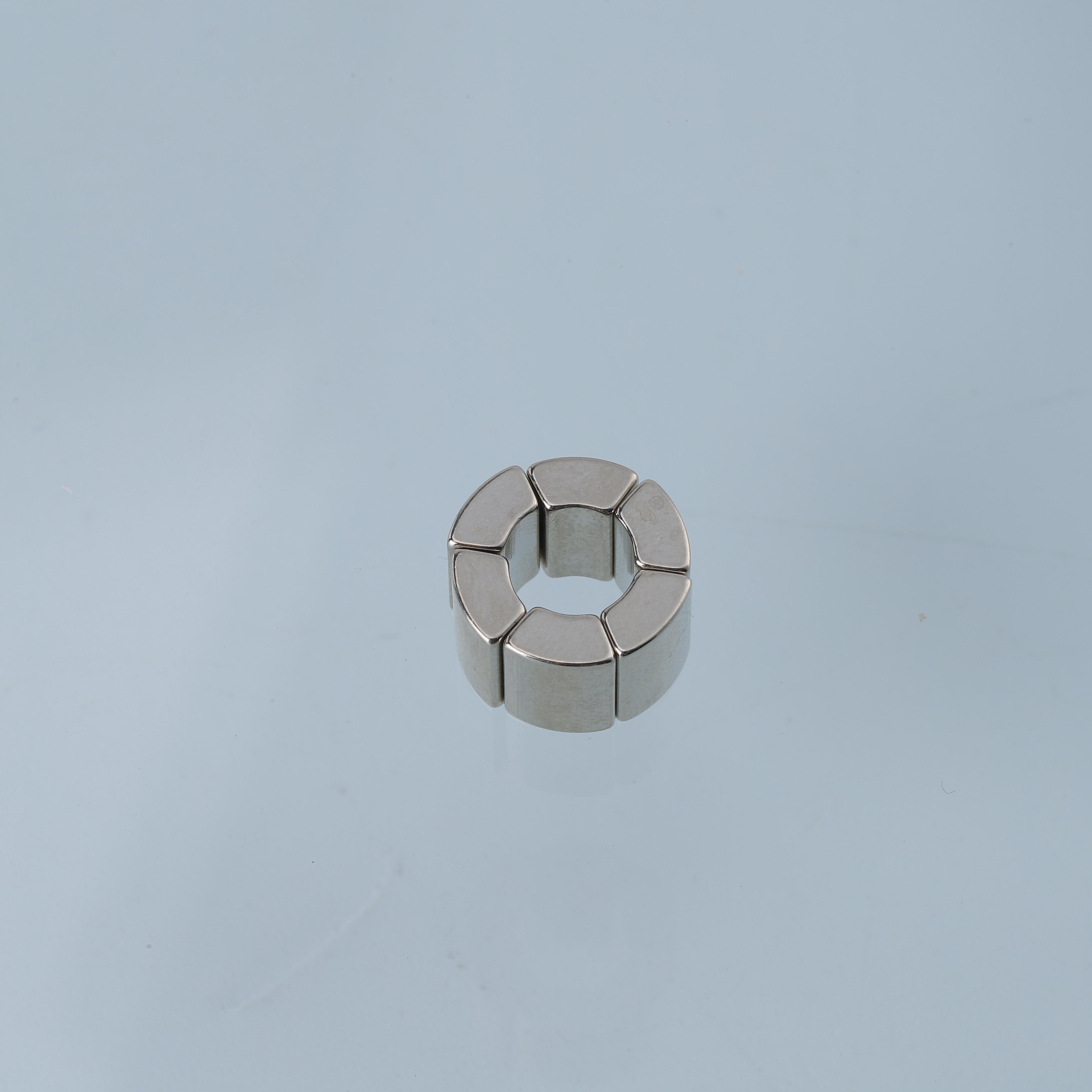 Tile magnet