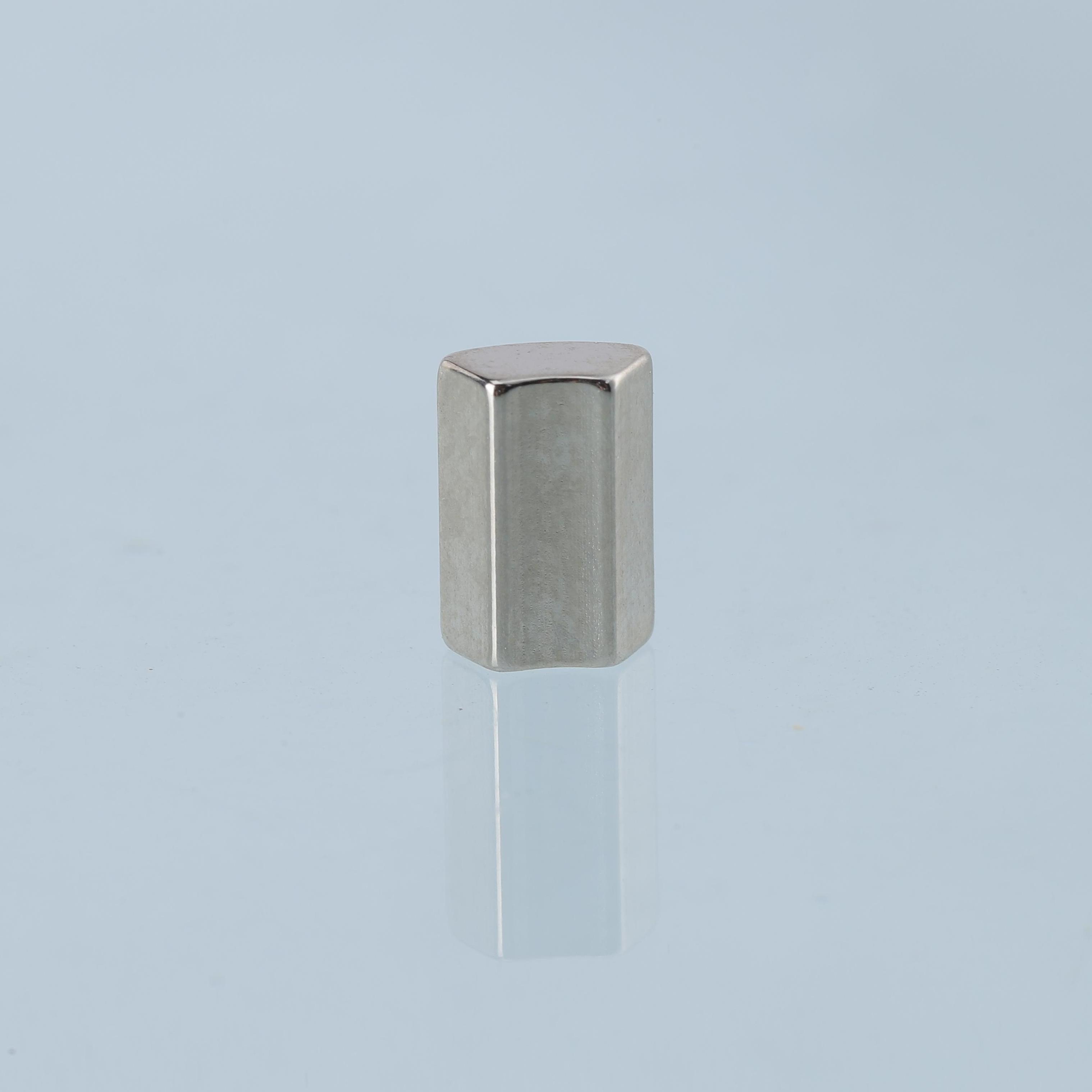 Tile magnet