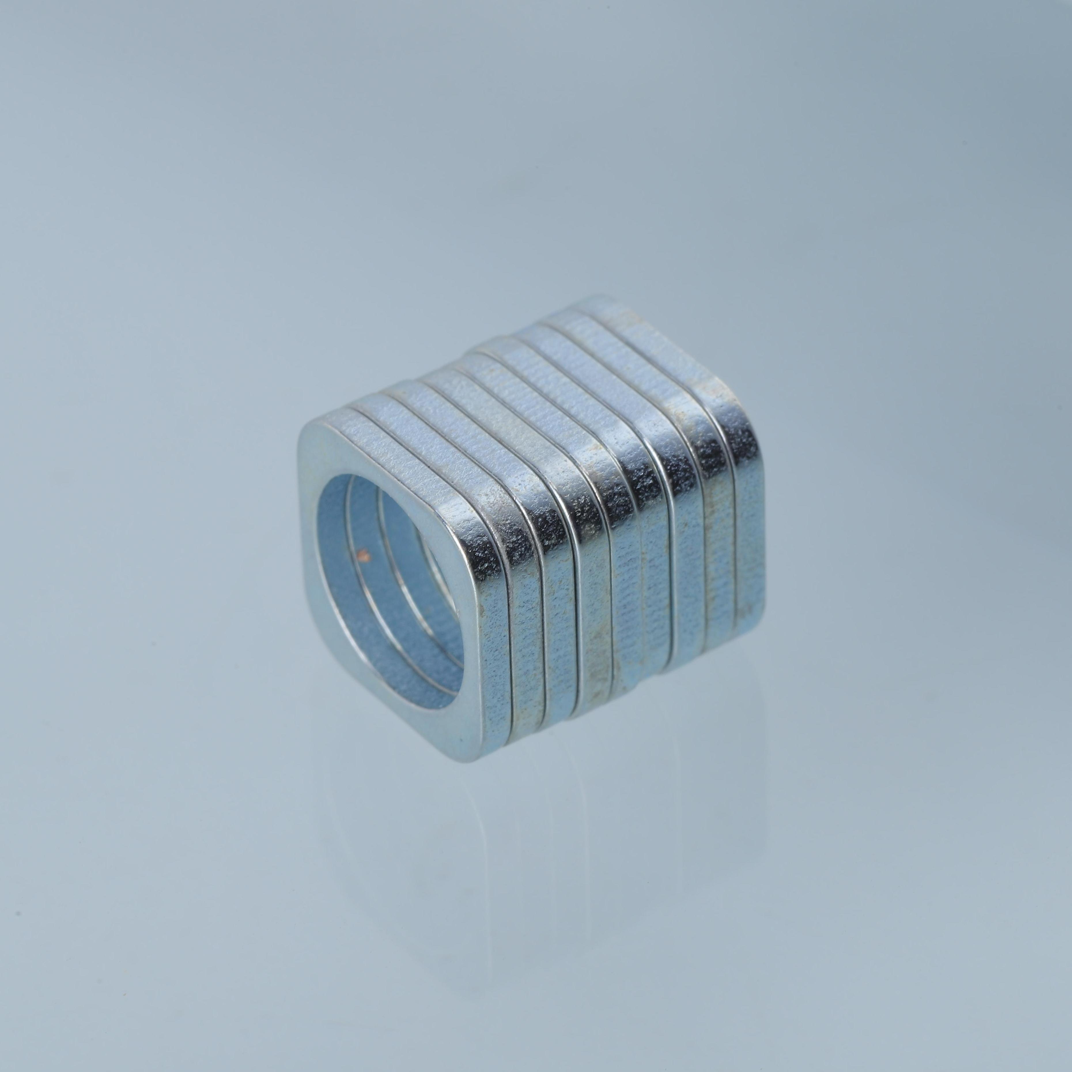 Square hole speaker magnet