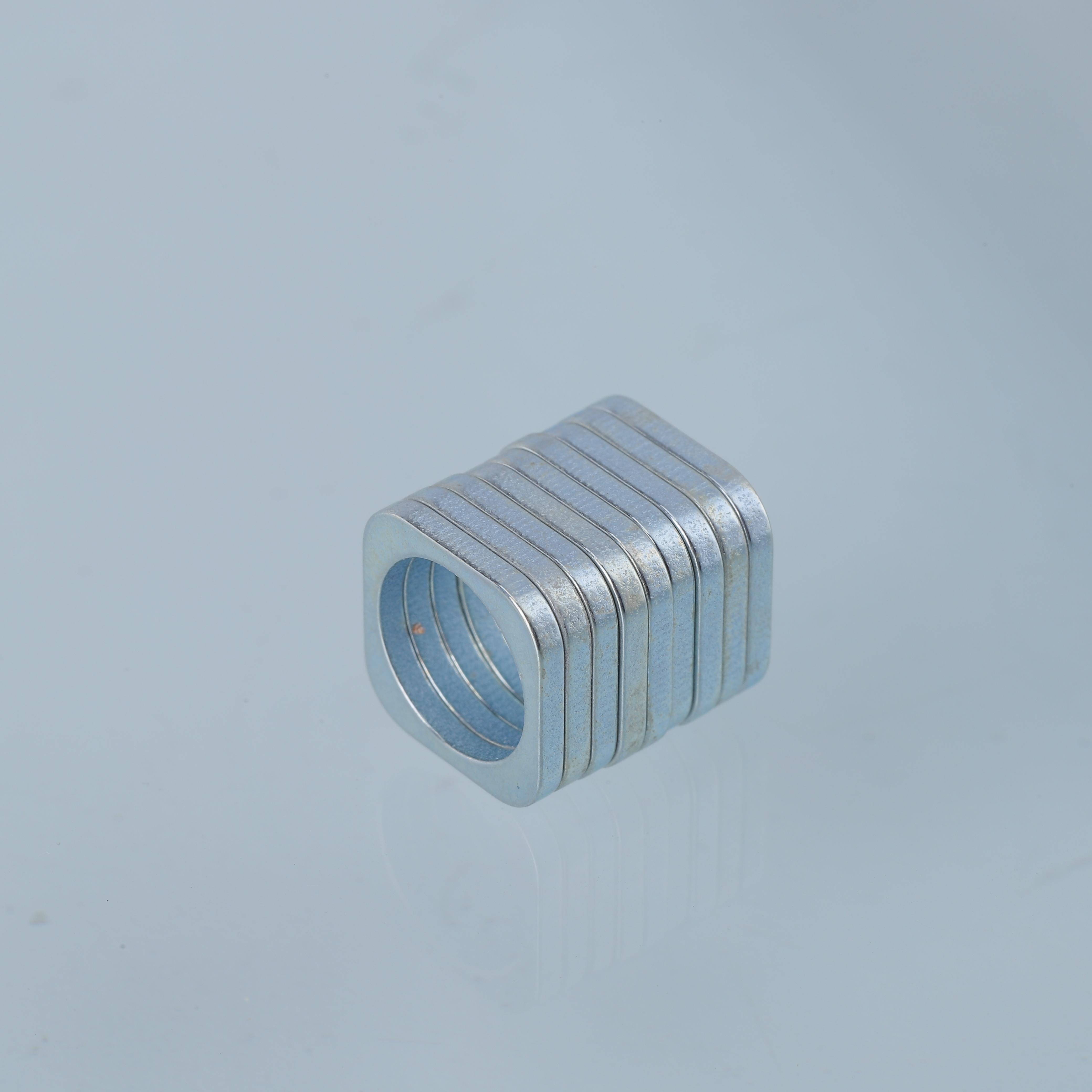 Square hole speaker magnet