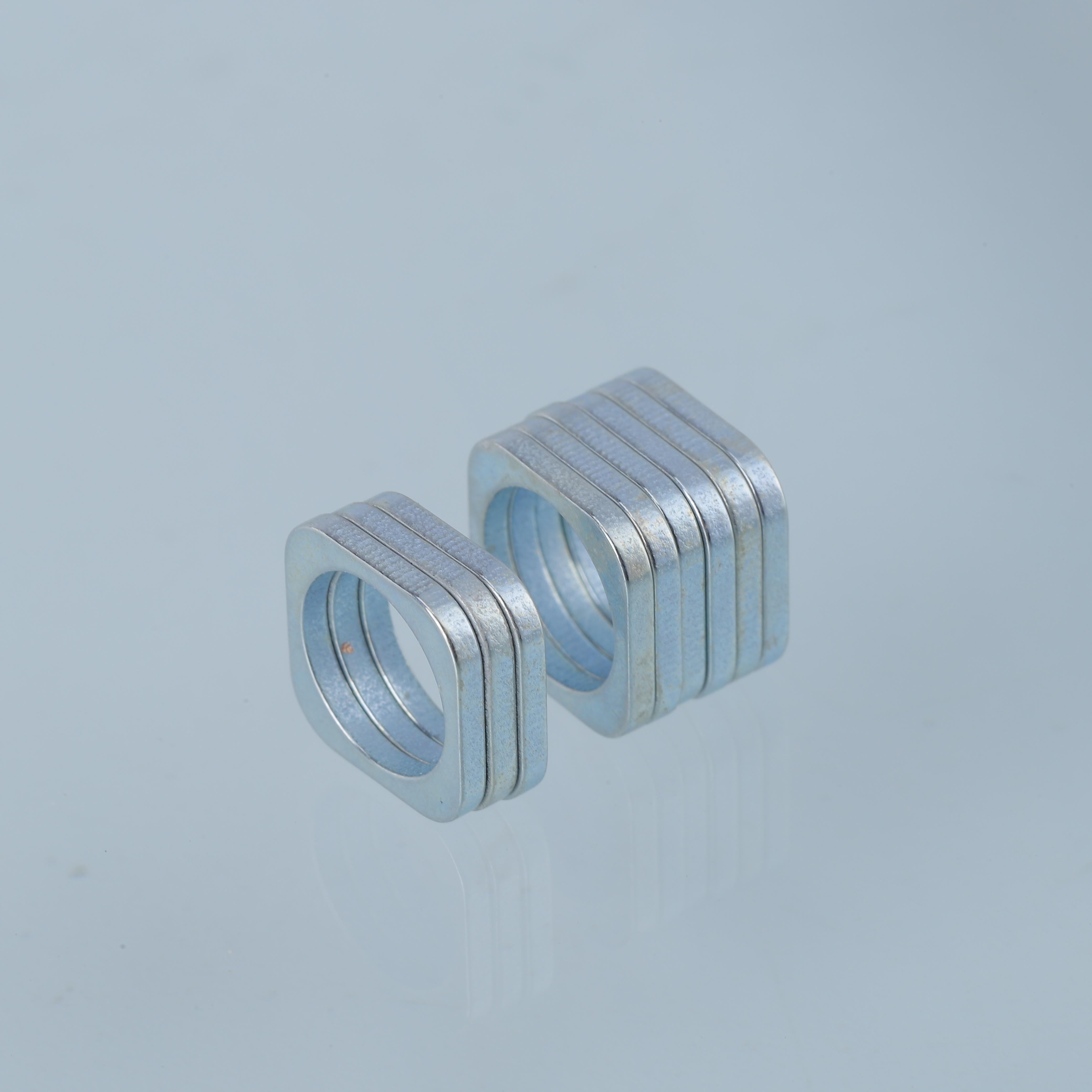 Square hole speaker magnet