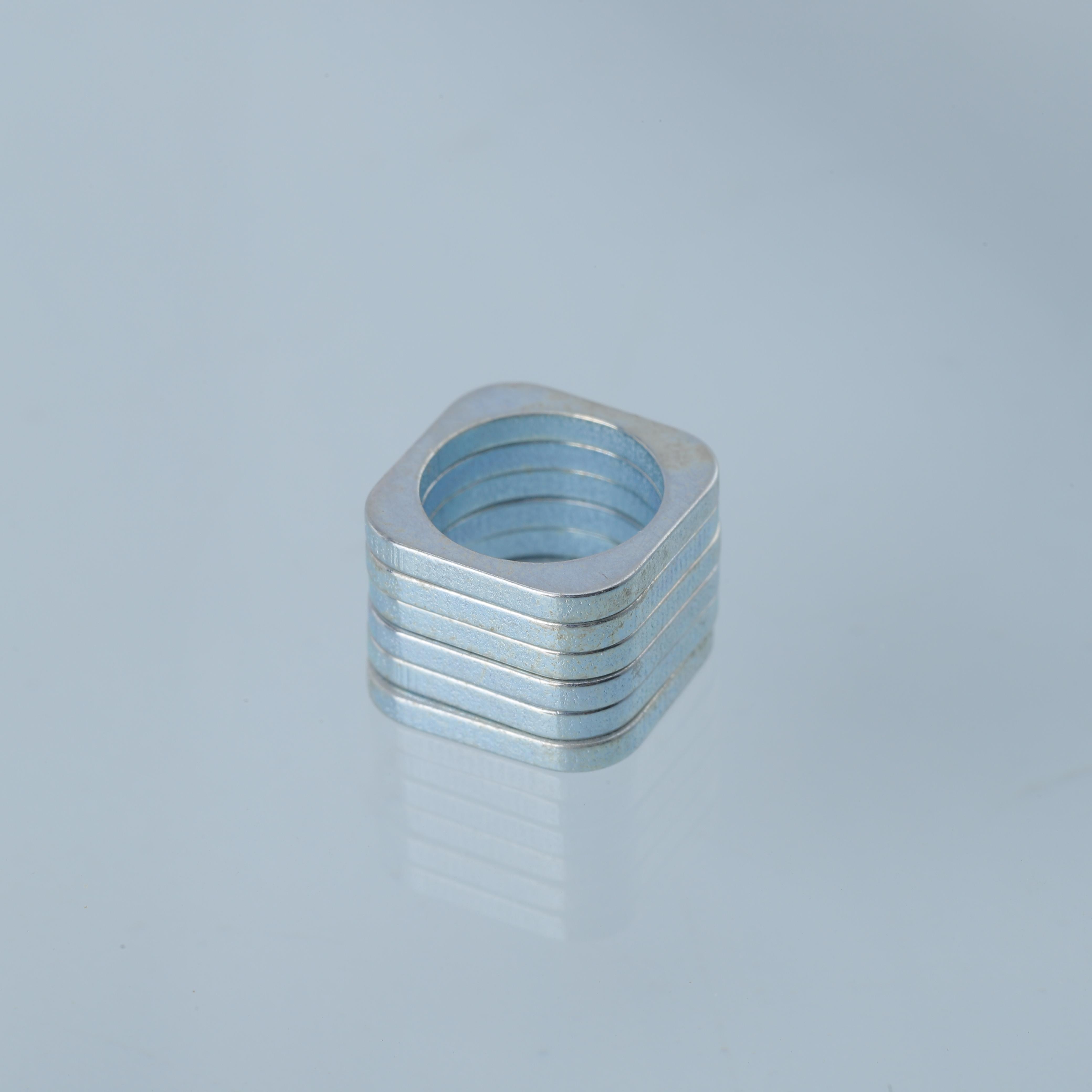 Square hole speaker magnet