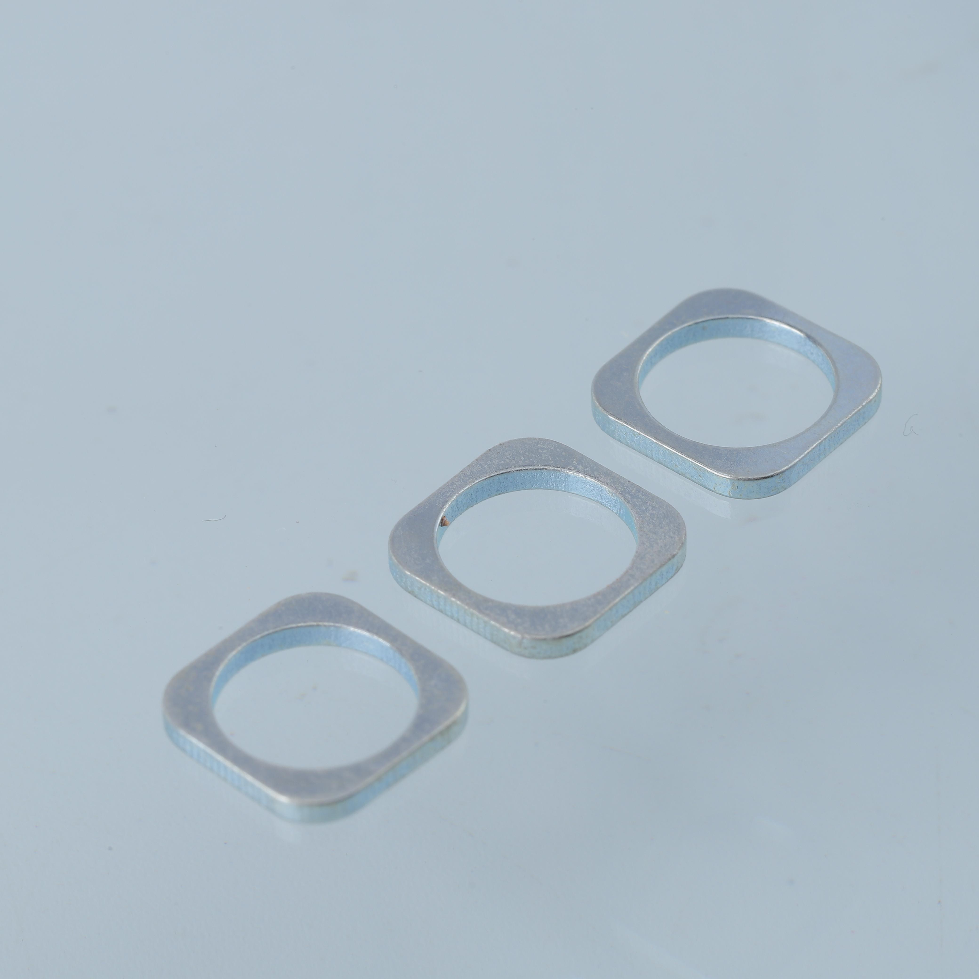 Square hole speaker magnet