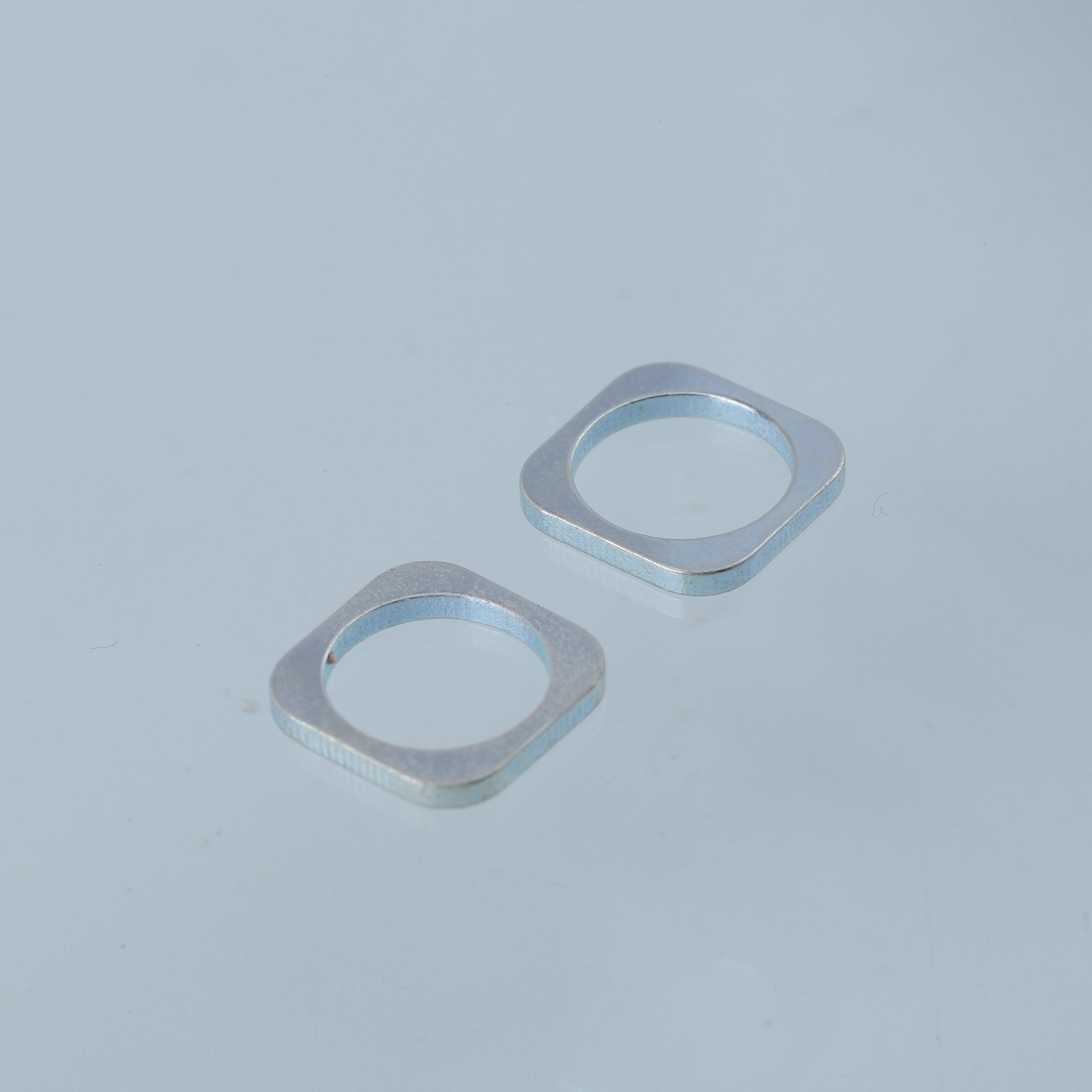 Square hole speaker magnet
