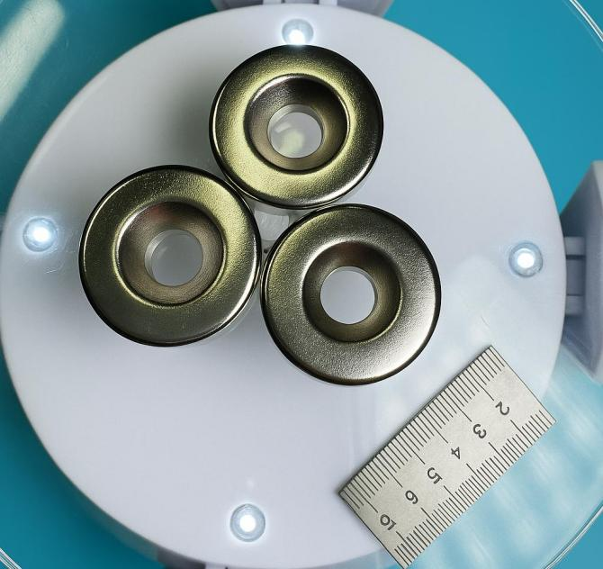 Strong strength heat resistance sintered ndfeb compact cylindrical Disc Magnet