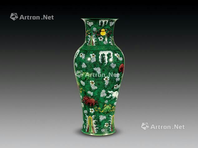 暗刻海马纹素三彩观音瓶（清康熙）