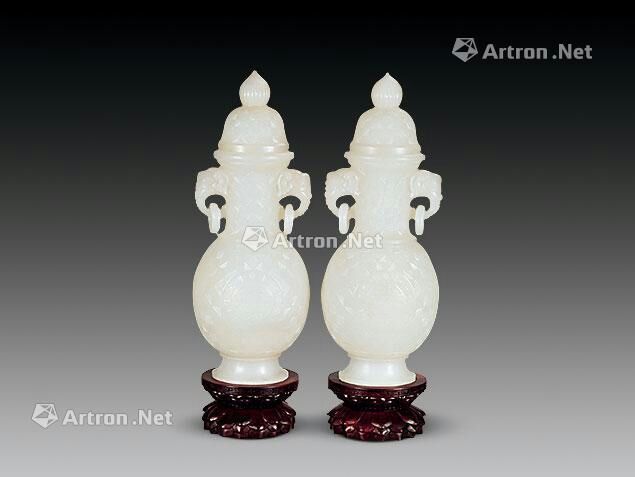 和田白玉精工雕锦纹象耳瓶一对（清乾隆）