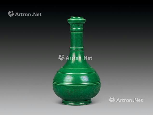 苹果绿釉赏瓶（清康熙）