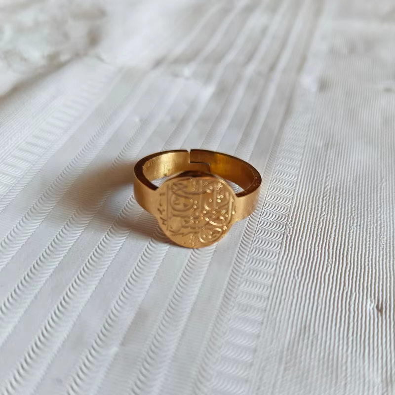 18K Gold Plated Stainless Steel Nugget Ring – Retro Hammered Signet Style for Women