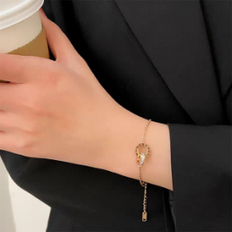 Adjustable Horseshoe Stainless Steel Bracelet – 18K Gold Plated Lucky Charm Jewelry for Women, Minimalist Elegant Style, OEM/ODM Available