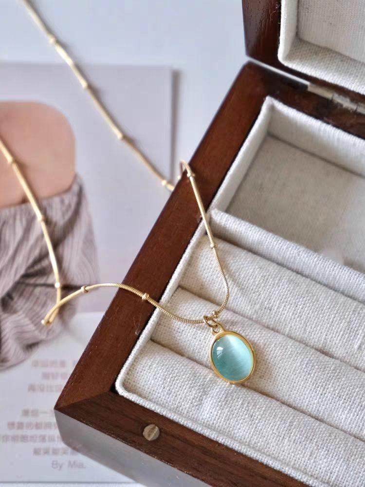Blue Gemstone Pendant Necklace – Elegant Gold Chain Jewelry for Women