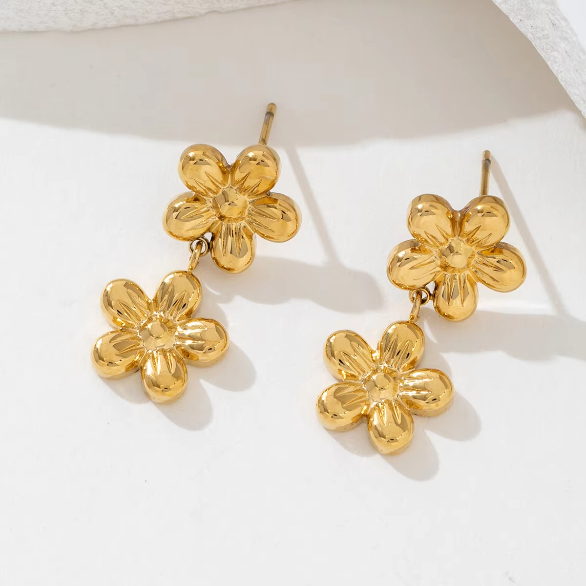 Boutique Women's Jewelry Cute Double Flower Drop Dangle Earrings Waterproof Hypoallergenic 18K Gold Plated Chain Earrings