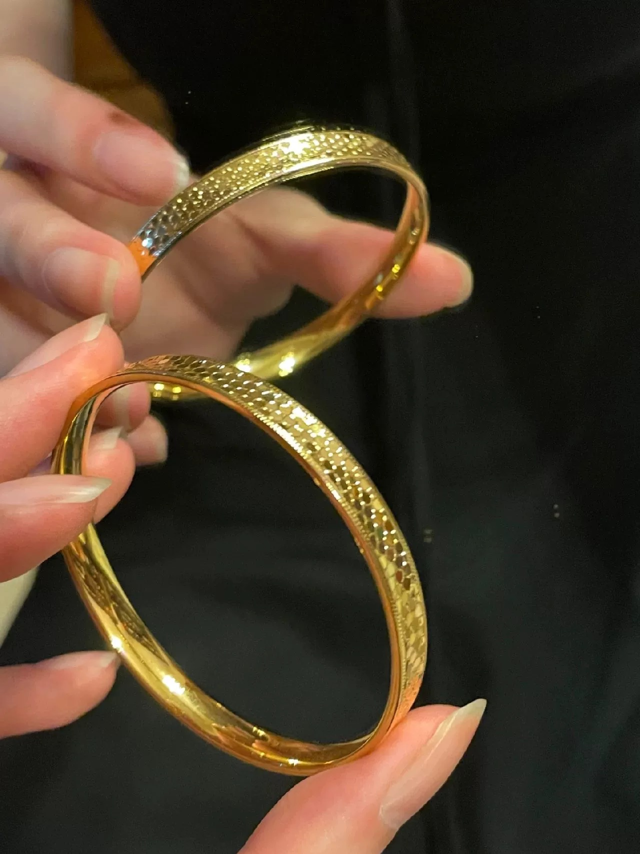 Buy Bangles Online – Gold Textured Classic Bangle Set for Women