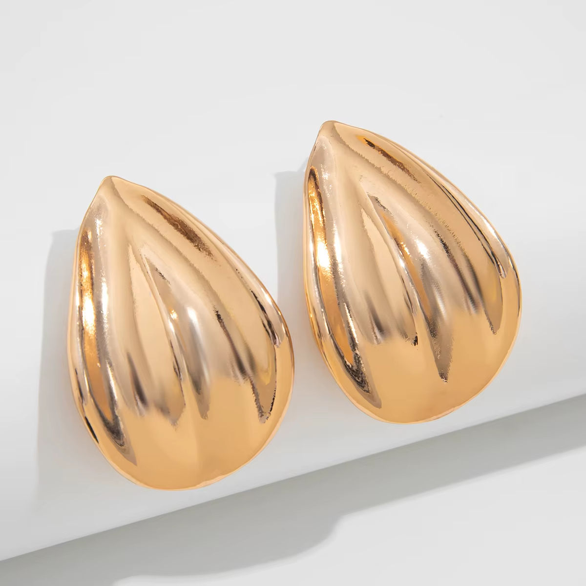 Designer Smooth Metal Arc Water Drop Stud Earrings Jewel for Women Trendy Lady Daily Simple Earrings Fashion Jewelry Accessories