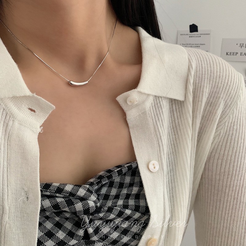 Minimalist Titanium Steel Curved Bar Pendant Necklace – Elegant Daily Jewelry
