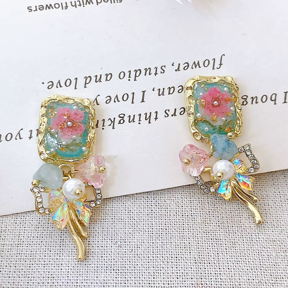 Elegant Delicate Gold Plated Vintage-style Oil Painting Frame Real Flower Stud Earrings for Women Jewelry Fine Stud Earring