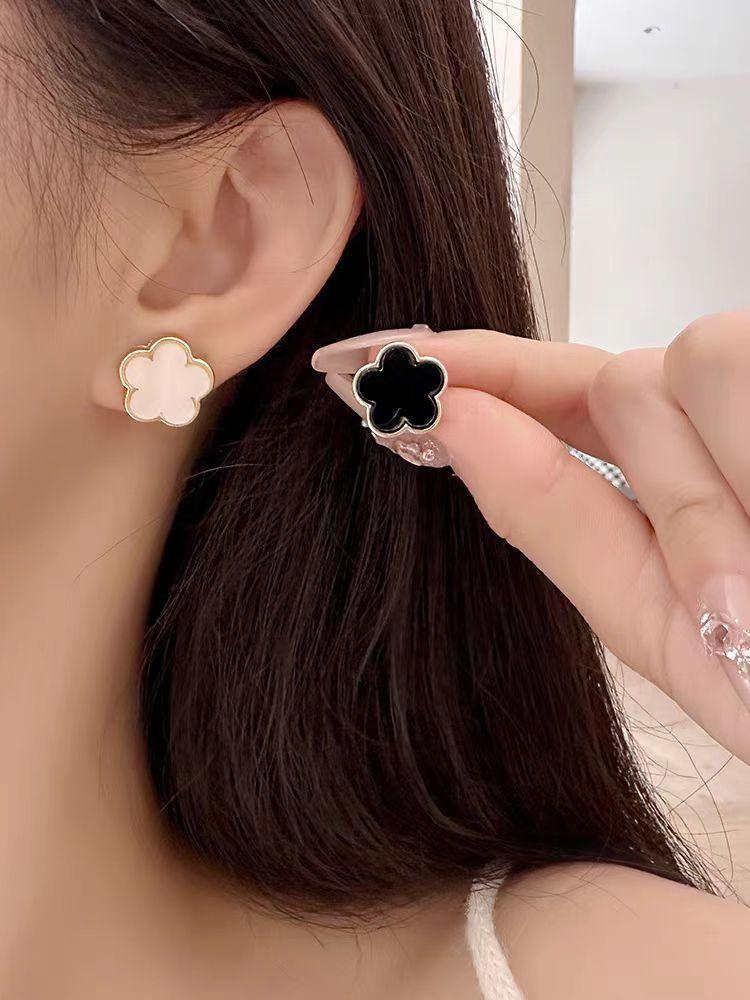 Elegant Four-Leaf Flower Stud Earrings – Dual Tone Black & White with Gold/Silver Trim