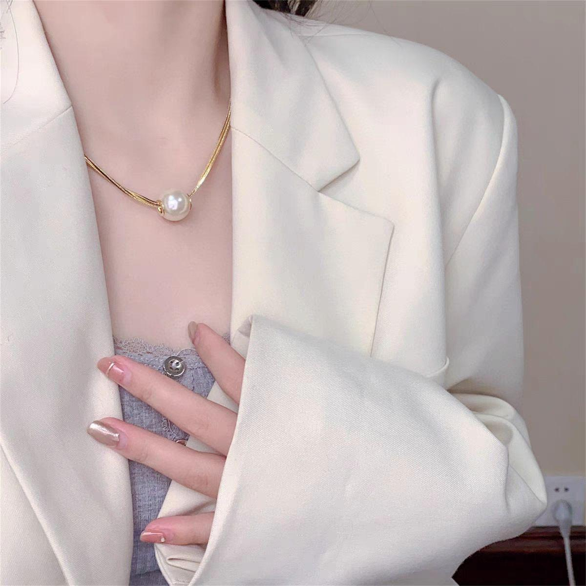 Elegant Pearl Statement Necklace – Gold Chain with Oversized Faux Pearl