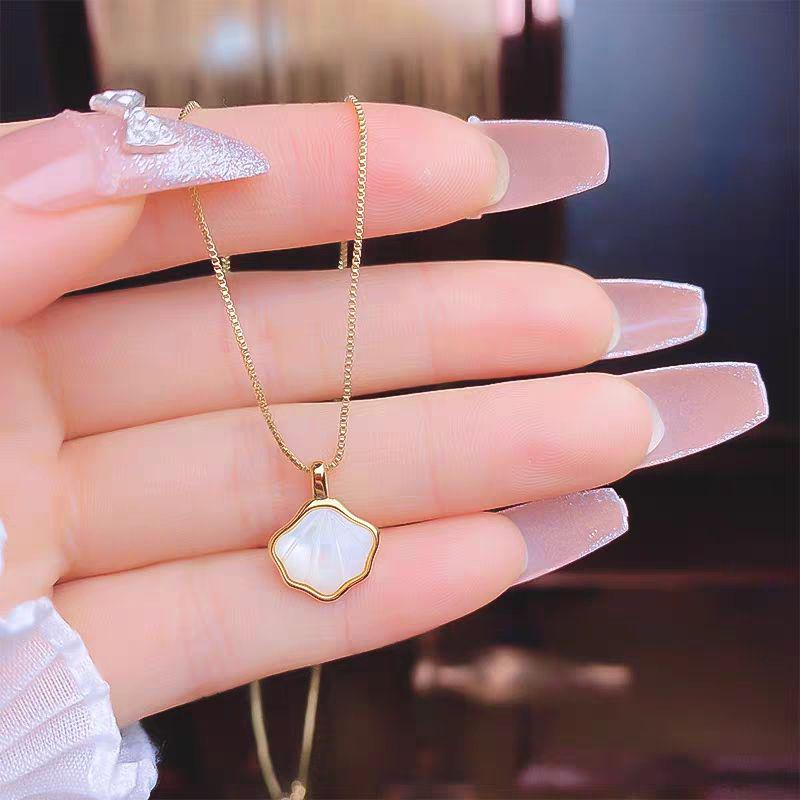 Elegant Petal Pendant Necklace – 18K Gold Plated Stainless Steel Chain with White Shell Inlay for Women