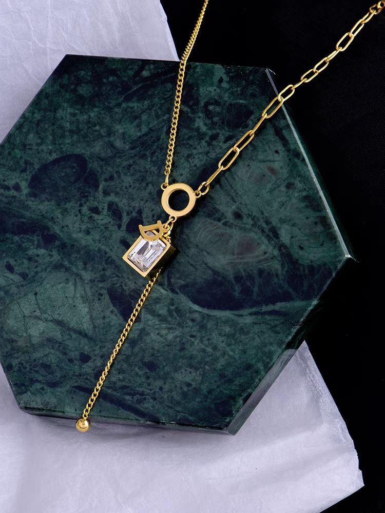 Elegant Teardrop Green Jade Pendant Necklace – Minimalist Gold Chain Jewelry for Women with Natural Stone Charm