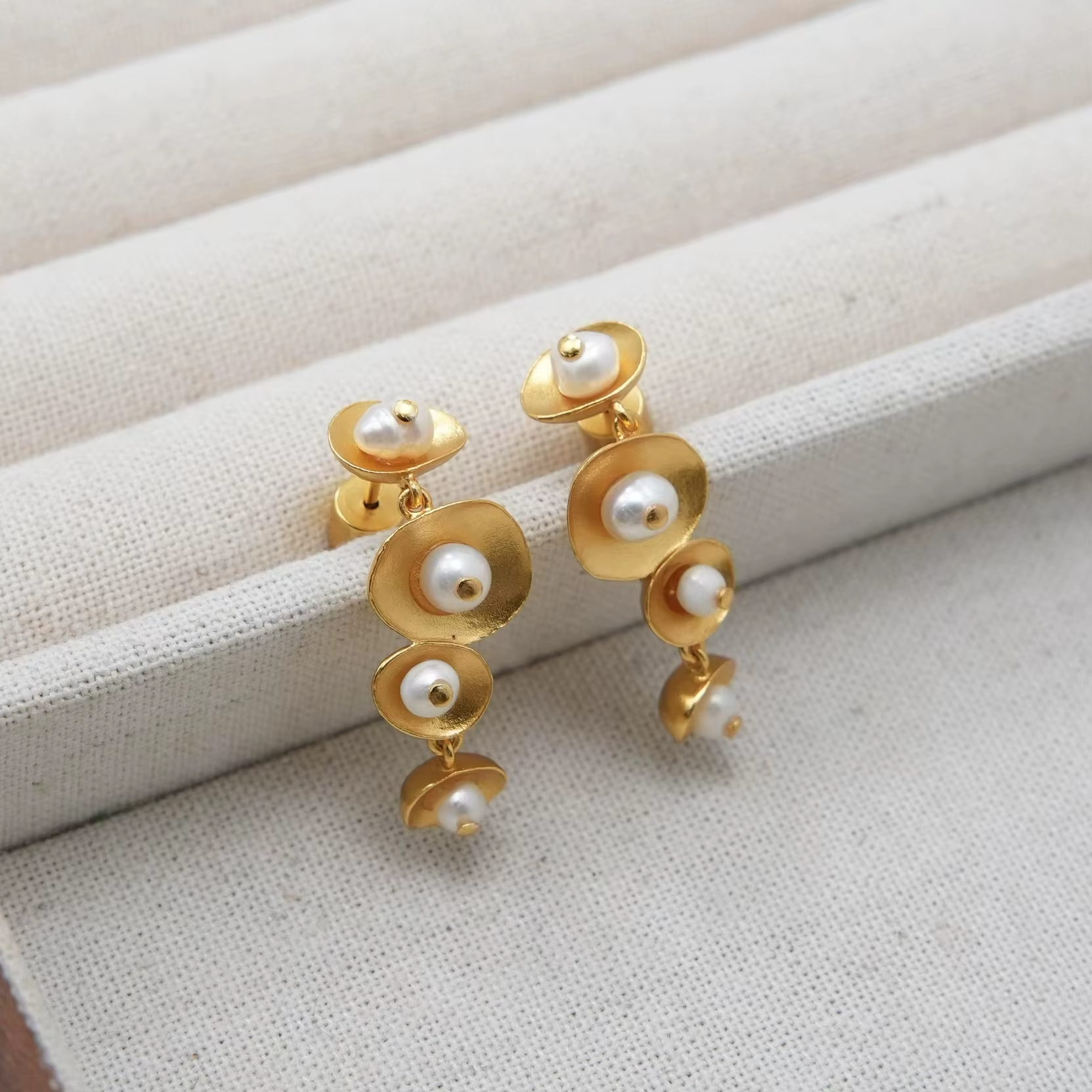 Elegant Women Accessories Jewelry Fresh Water Pearls Earrings Hypoallergenic Earrings Unique Floral Earrings Women