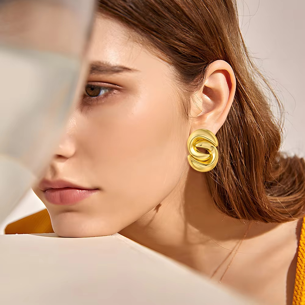 European American Retro Style Stainless Steel Stud Earrings Niche Simple Glossy Water Drop Petal Design Cross-Border Exaggerated
