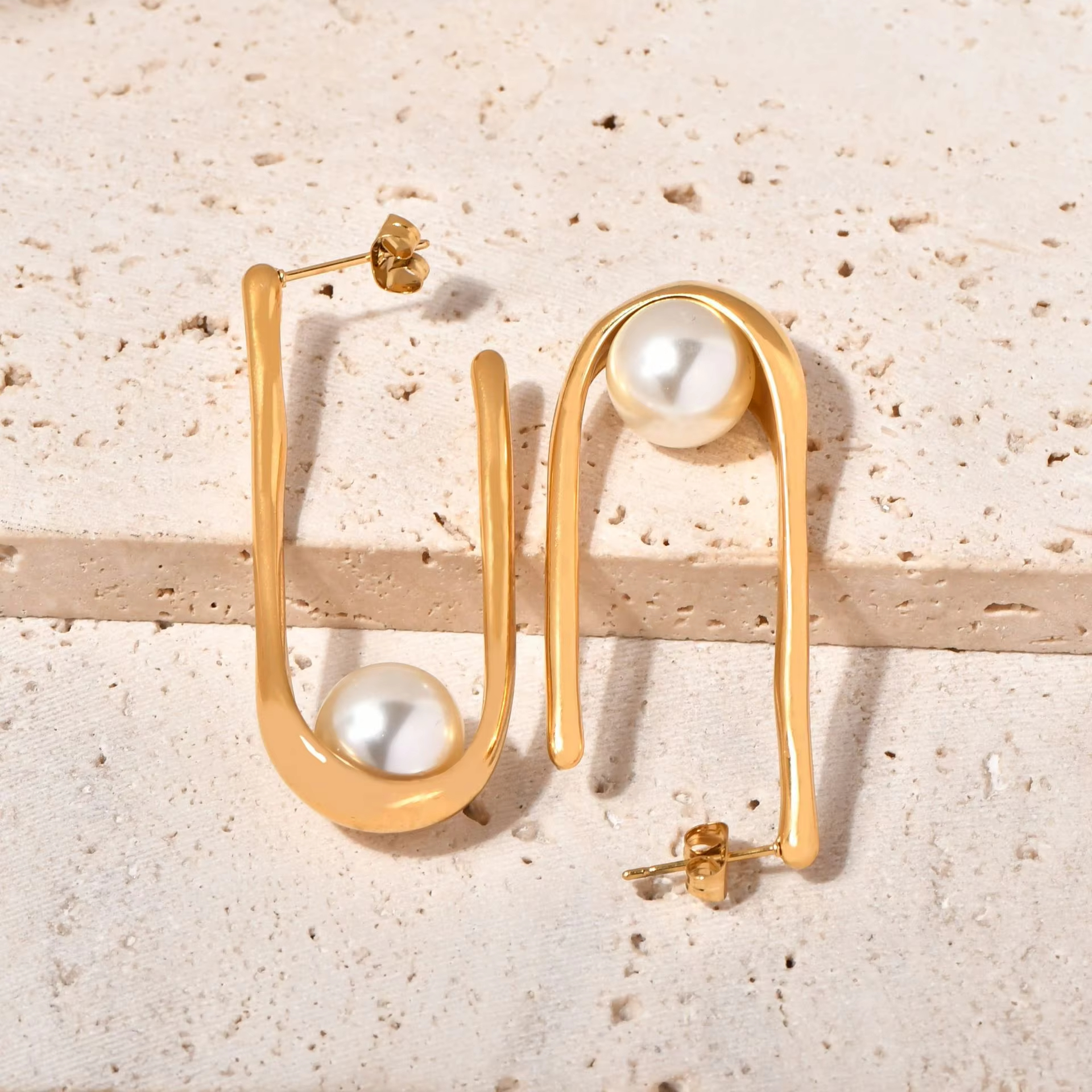 European American Stainless Steel Gold-color Plated Bezel Set Advanced Sense Niche Pearl Women's Butterfly Shape Trendy Earrings