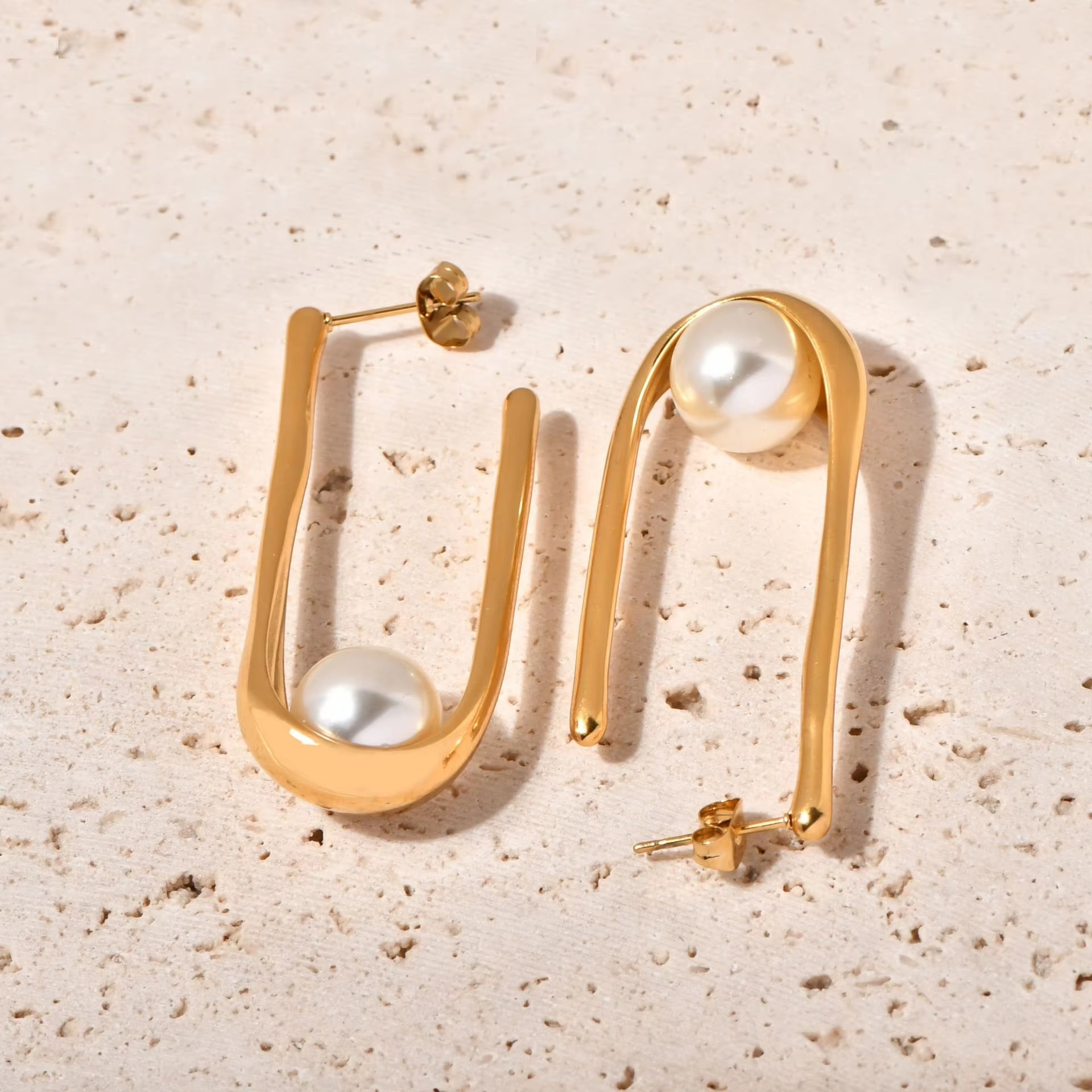 European American Stainless Steel Gold-color Plated Bezel Set Advanced Sense Niche Pearl Women's Butterfly Shape Trendy Earrings