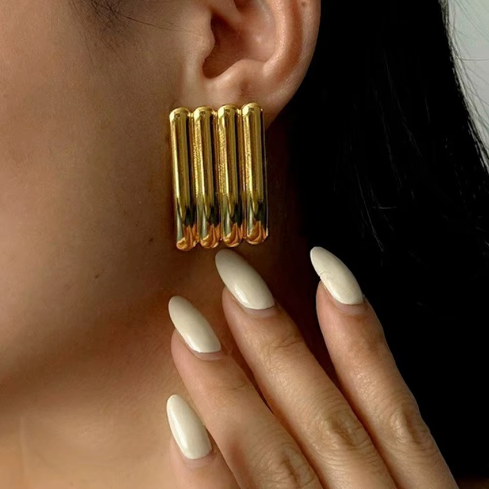 Fashion Personality Geometric Environmental Protection Alloy Stud Earrings Women Light Luxury High Sense Earrings Wholesale