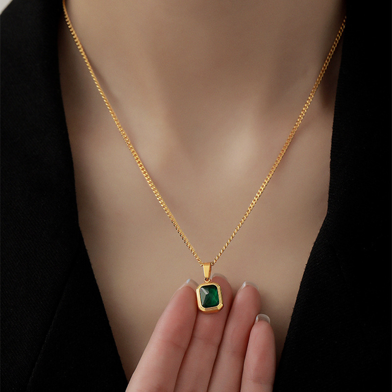 Fashionable Vintage Trendy Design Inspired Necklace Minimalism Emerald 18K Gold Plating Premium Necklace