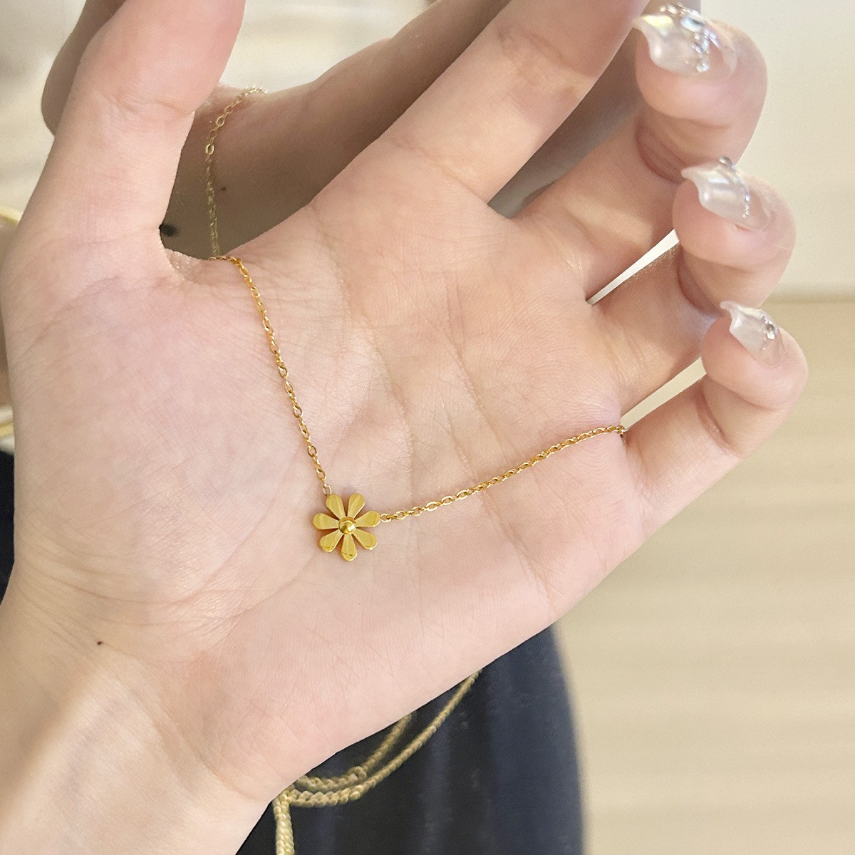 Minimalist Flower Pendant Necklace – Titanium Steel Dainty Chain Jewelry for Women