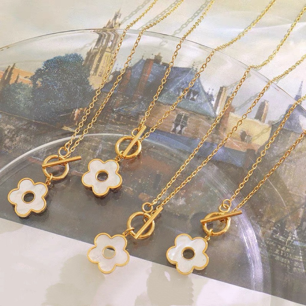 White Enamel Flower Pendant Necklace with Toggle Clasp – Titanium Steel Elegant Jewelry for Women