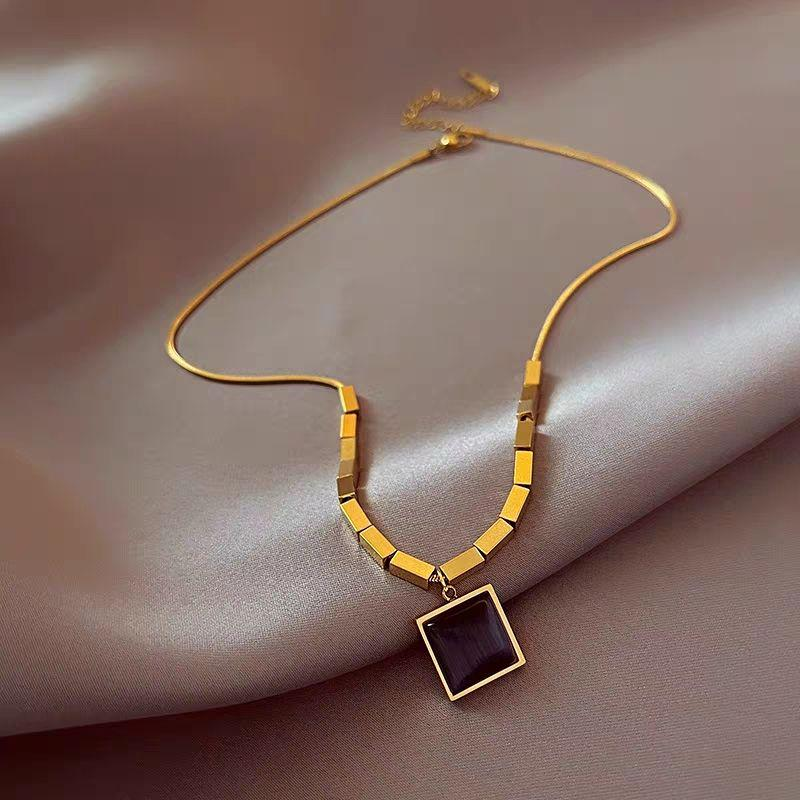 Geometric Square Pendant Necklace – Gold-Plated Box Chain Jewelry for Women
