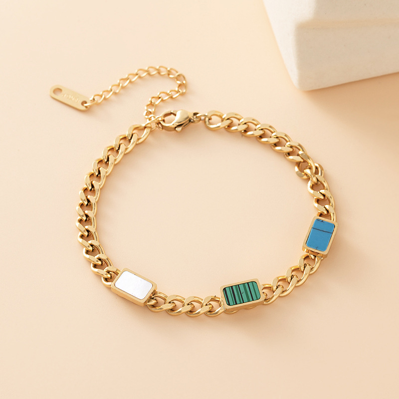 Black Enamel Heart Charm Bracelet – Elegant Gold Chain for Women