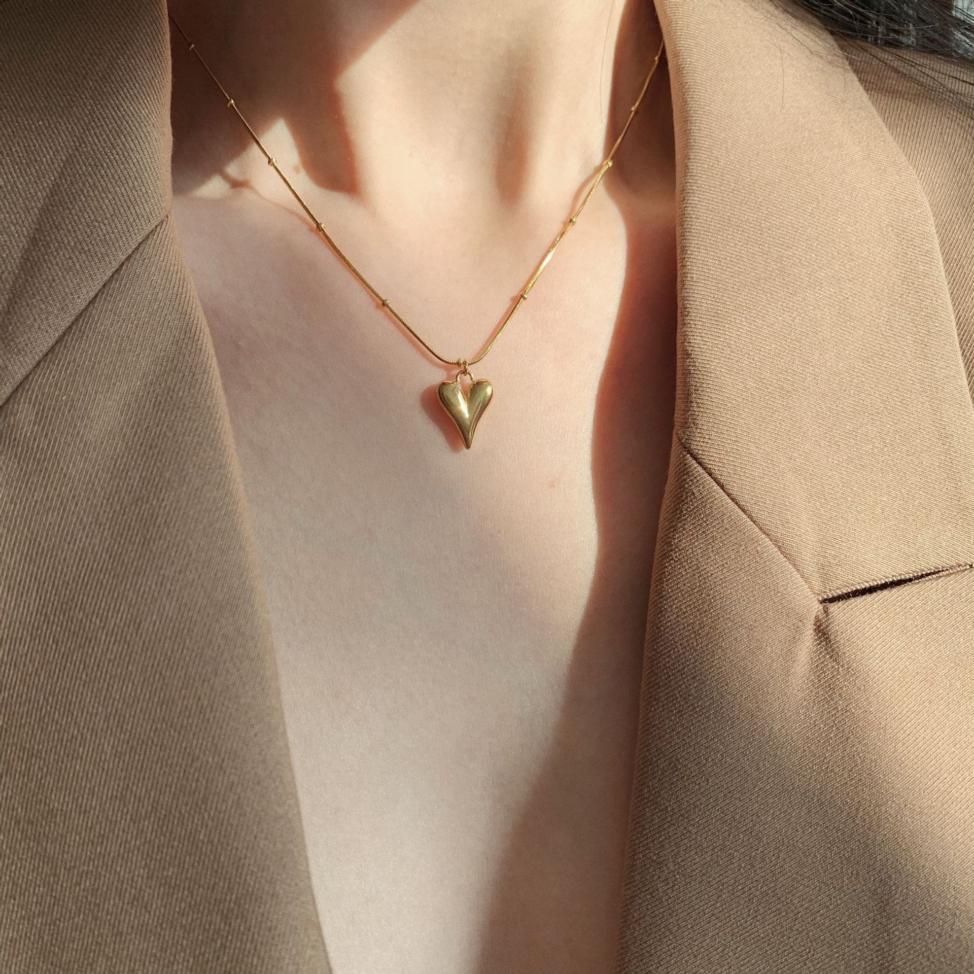 Gold Heart Pendant Bead Chain Titanium Steel Necklace – Romantic Elegant Jewelry for Women
