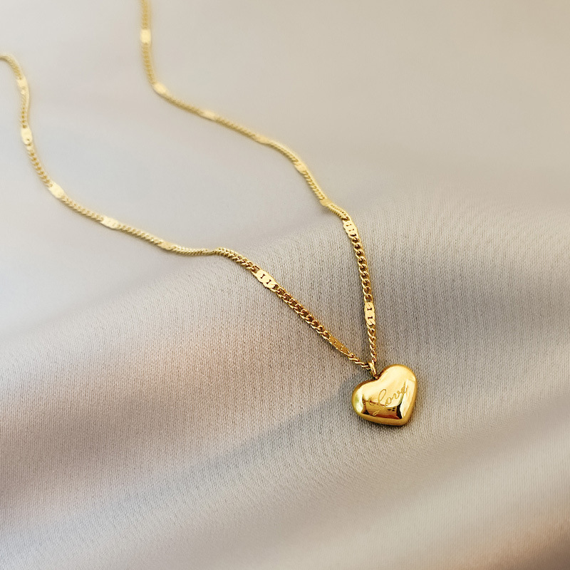 Heart-shaped necklace for women summer collarbone chain stainless steel heart-shaped simple elegant luxurious and fashionable non-fading heart-shaped necklace