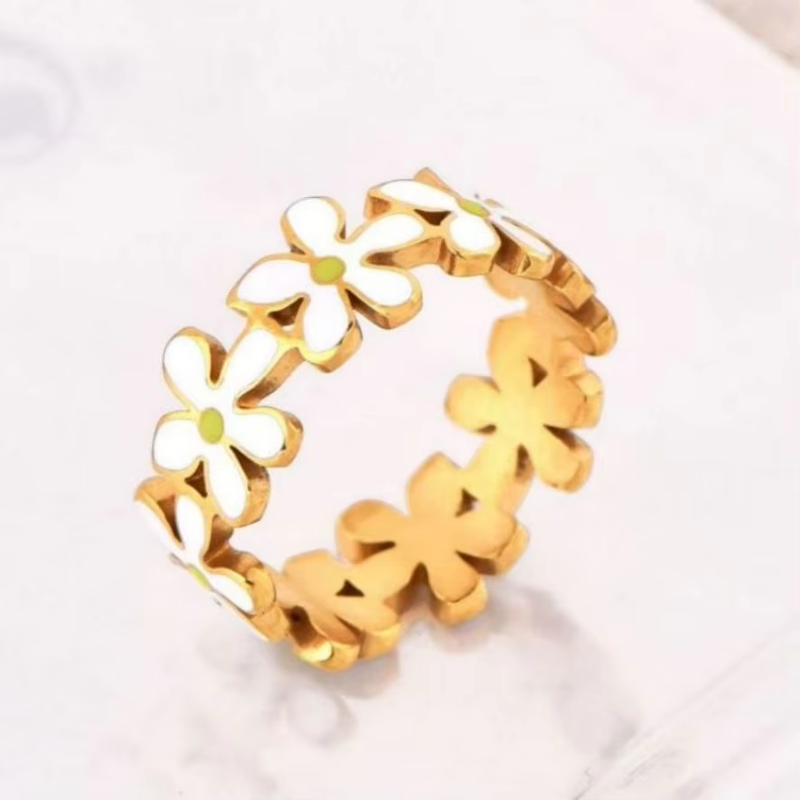 High-End 18K Gold Plated Stainless Steel Daisy Ring with White Enamel – Trendy Unisex Jewelry for Gifts & Parties