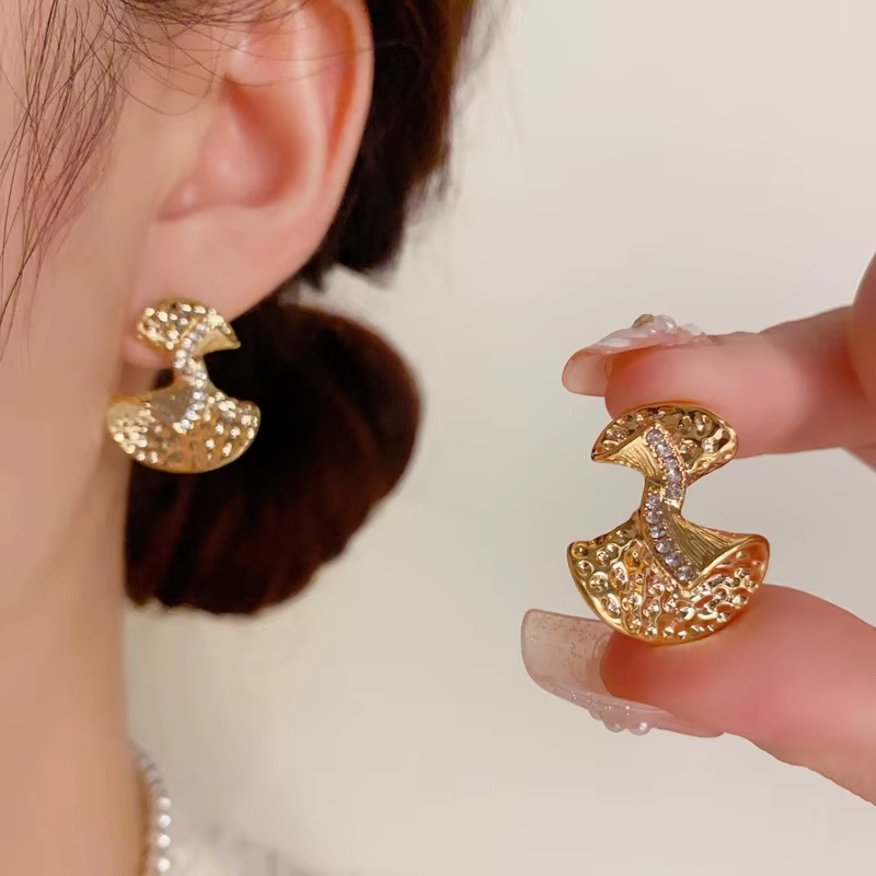 High Quality Earring Suppliers Vintage Metal Earrings with Zircon for Women Trendy Brass Design Wholesale