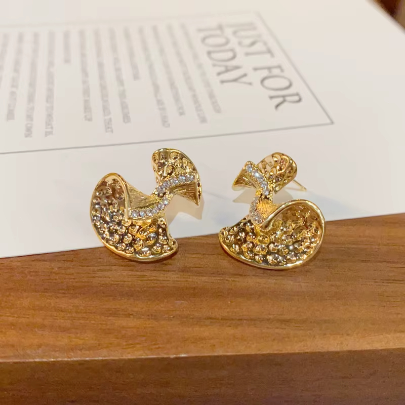 High Quality Earring Suppliers Vintage Metal Earrings with Zircon for Women Trendy Brass Design Wholesale