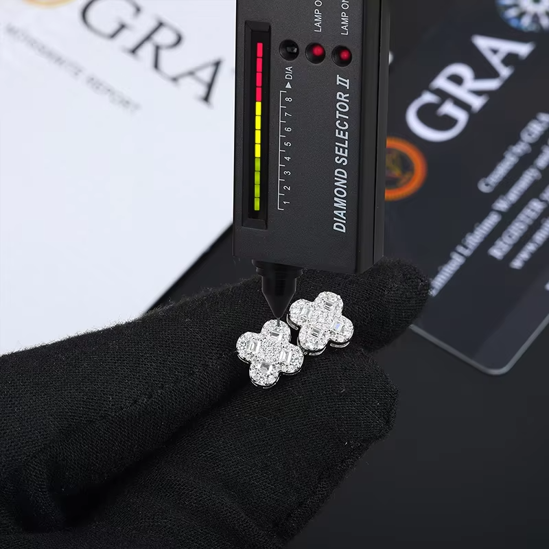 Hot-Selling 925 Silver Stud Earrings for Women Fashion Jewelry with 5A Mo Zircon for Weddings and High-End Gifts
