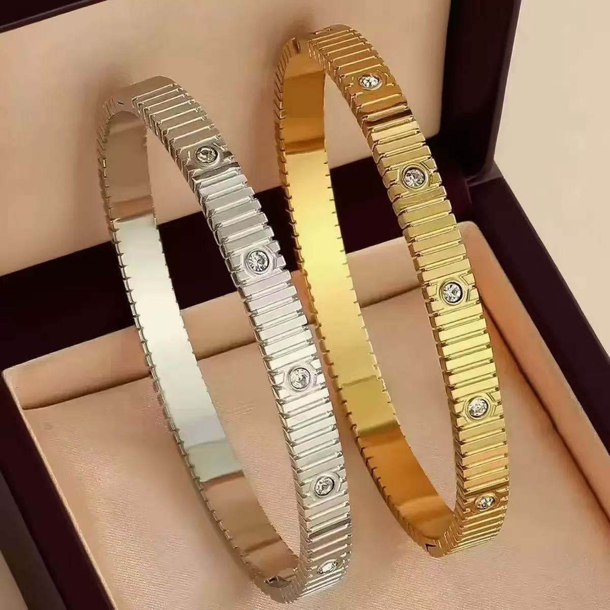 Hot Selling Unisex Stainless Steel Bracelet With New Beaded Bangle Fashionable Hollow Designs Wedding Party Gifts