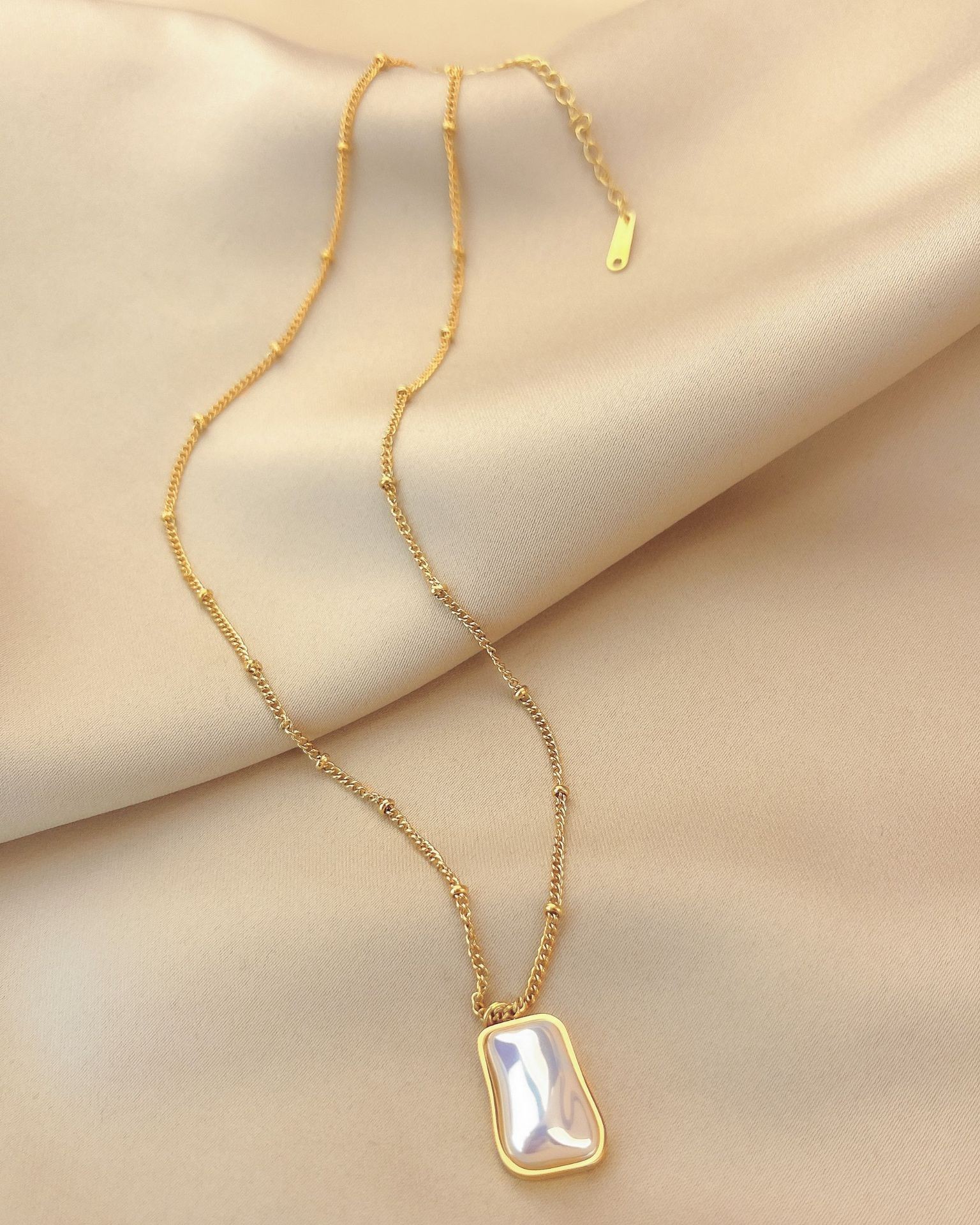 Baroque Irregular Shell Pendant Necklace – Titanium Steel Gold Chain