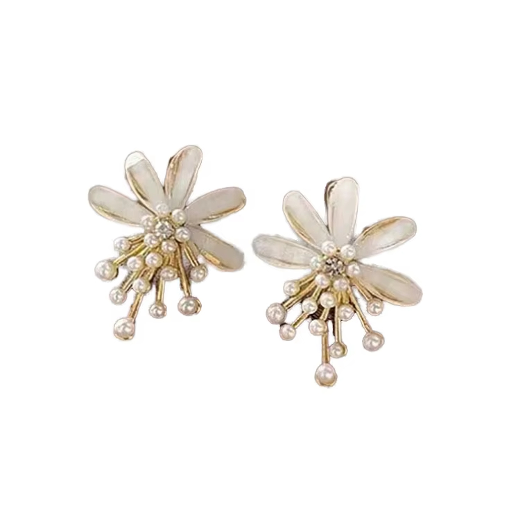 Korean Design Elegant Jewelry New Style Gold Plated Flower Pearl Earrings for Women Trendy Alloy Diamond Luxury Accessories