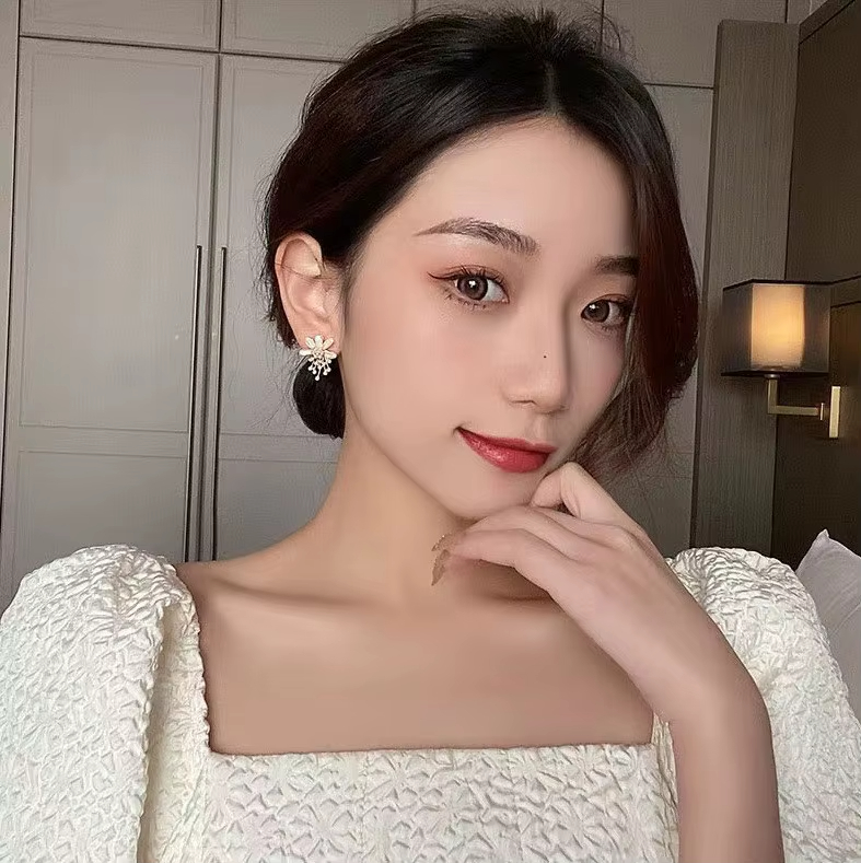 Korean Design Elegant Jewelry New Style Gold Plated Flower Pearl Earrings for Women Trendy Alloy Diamond Luxury Accessories