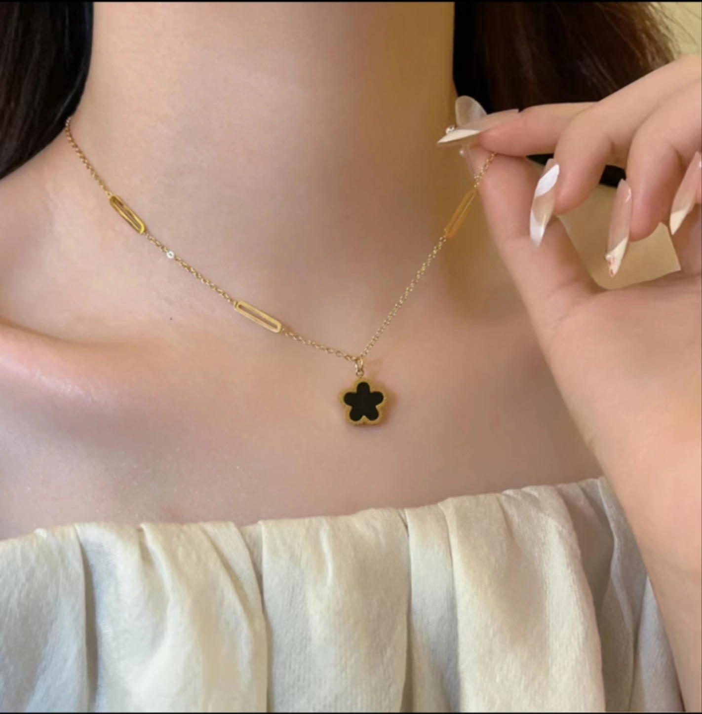 Lucky Clover Necklace – Black Enamel Pendant on Gold Chain, Minimalist Elegant Jewelry